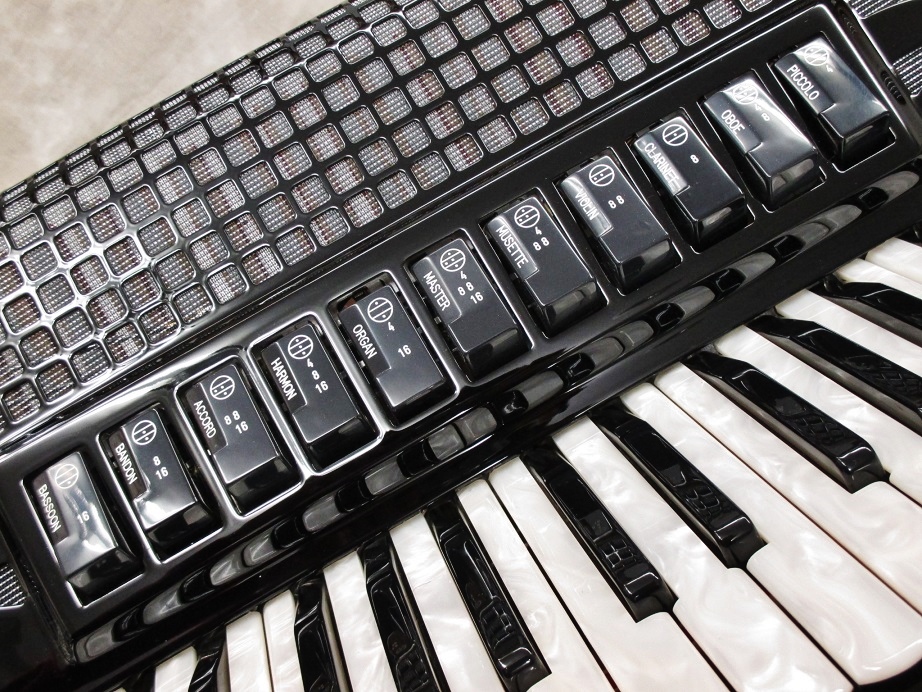 保証付EXCELSIOR 220最高級。中型プロモデルアコーディオン Model:220