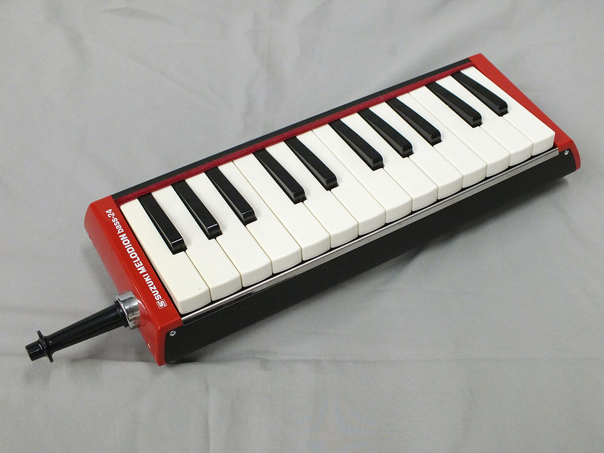 SUZUKI メロディオンベース bass-24 24鍵 レッド Amazon | SUZUKI スズキ 鍵盤ハーモニカ メロディオン バス B